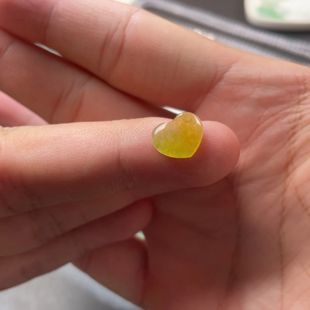 翡翠未镶嵌挂件天然缅甸翡翠爱心