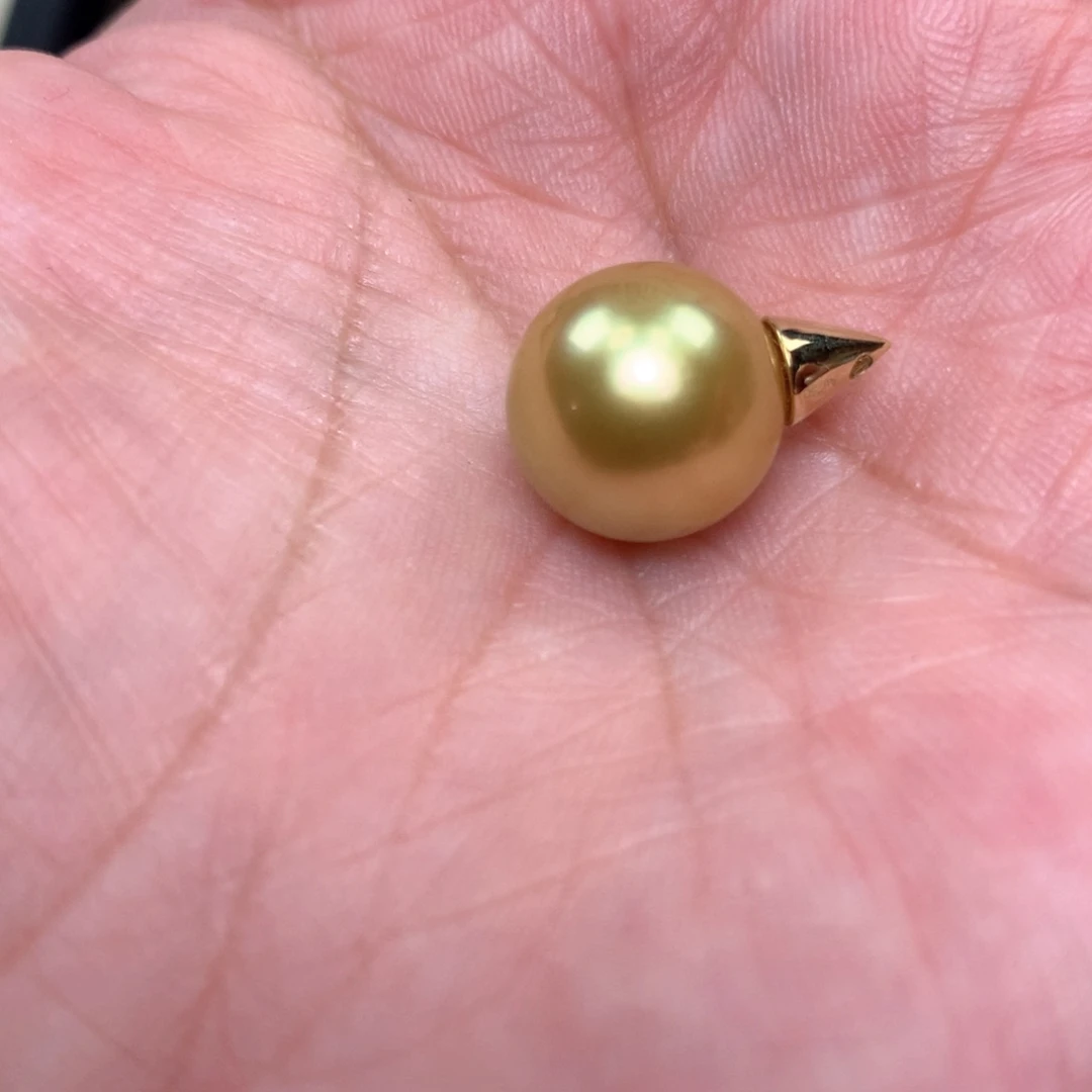 颈饰18K金镶嵌海水珍珠