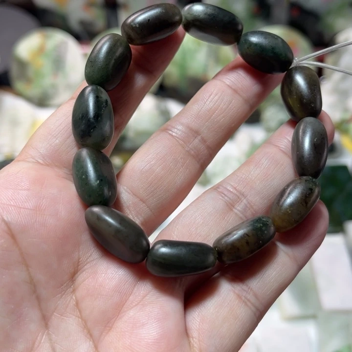 独山玉未镶嵌颈饰