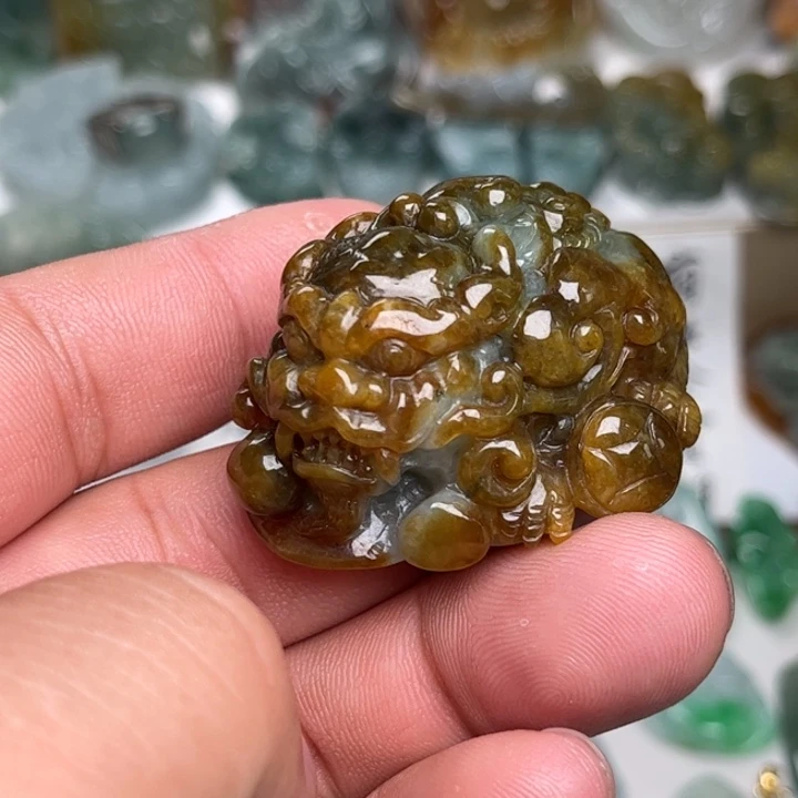 翡翠未镶嵌颈饰貔貅