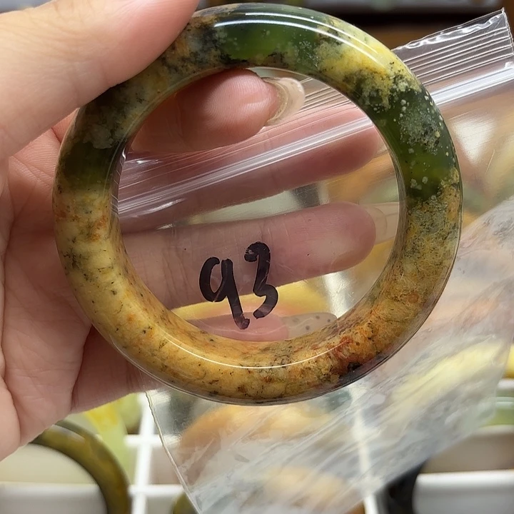 吉***意蛇纹石玉未镶嵌手镯