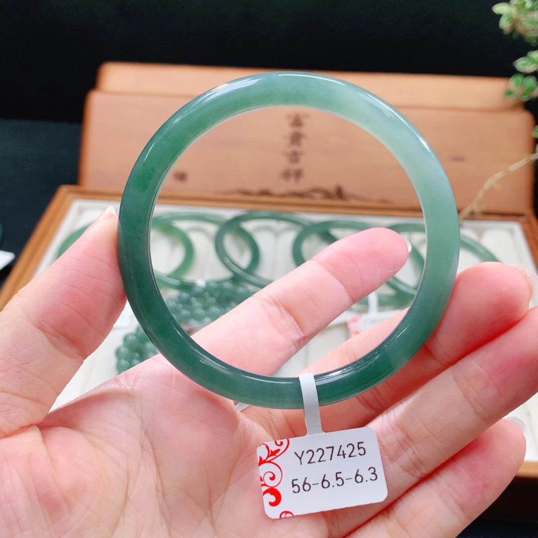翡翠手镯（圆镯）未镶嵌