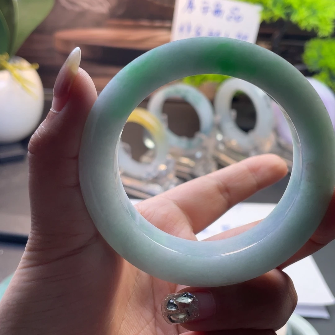 J***C未镶嵌定制翡翠翡翠手镯