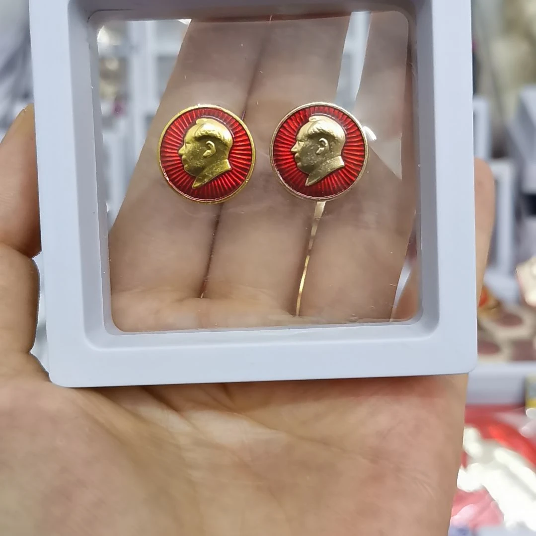 其他普通金属红色收藏纪念章2枚