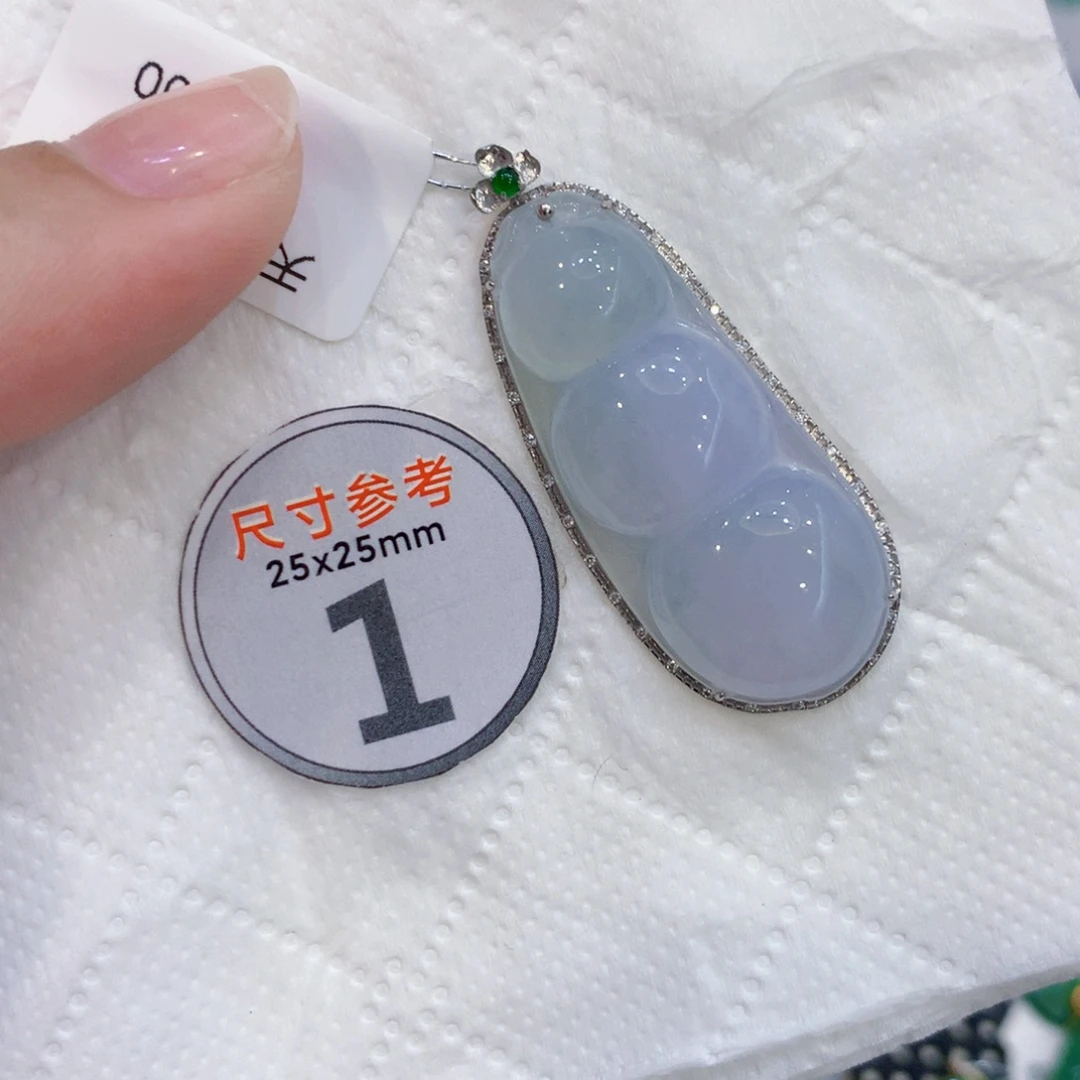 颈饰18K金镶嵌翡翠豆子