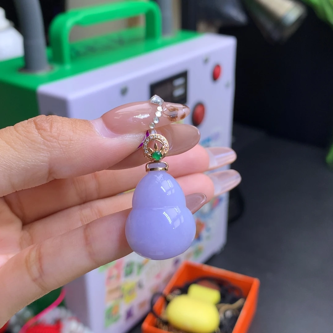 长***发翡翠18K金镶嵌颈饰