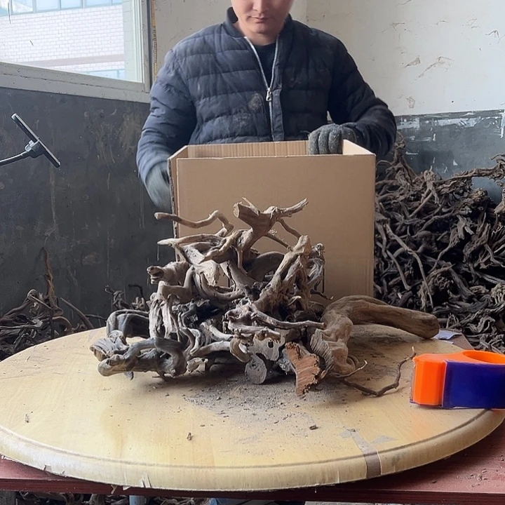 用***5不锈钢鱼缸造景根雕艺术506