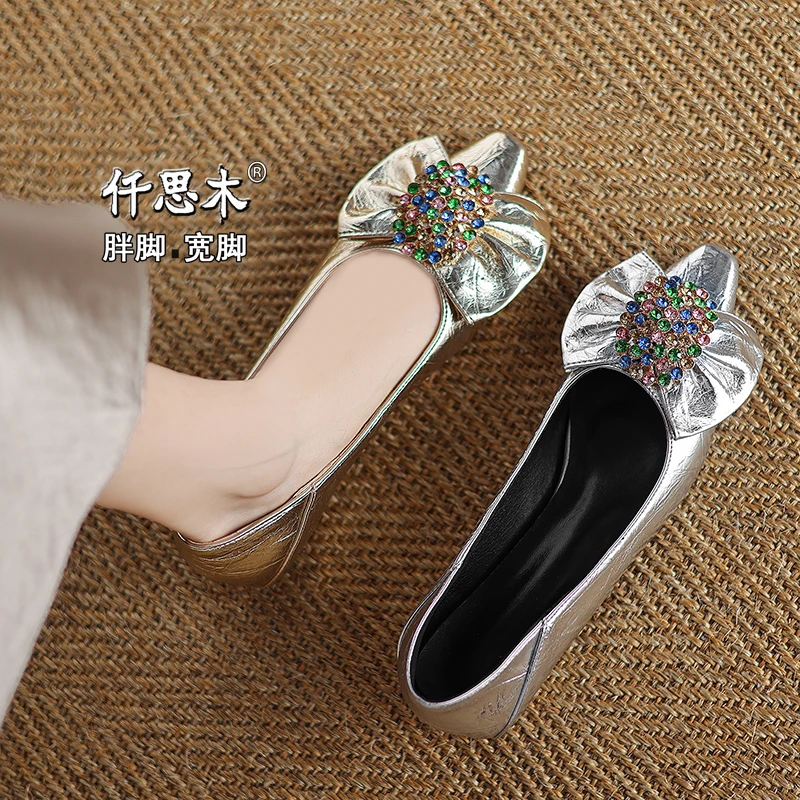 法式小银色单鞋女2025新款大码女鞋41到43胖脚宽40低跟金色尖头42