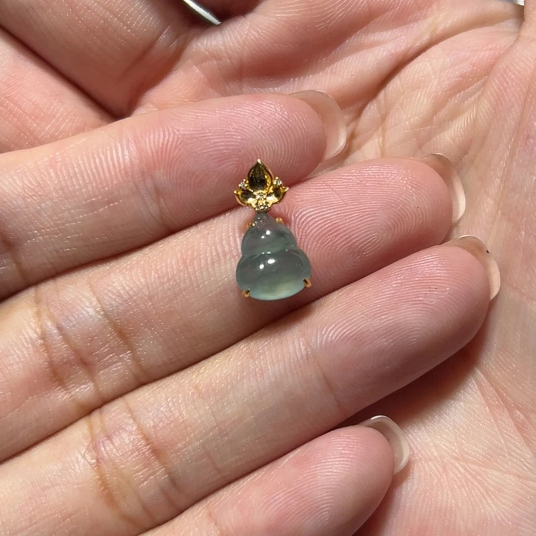 翡翠18K金镶嵌颈饰