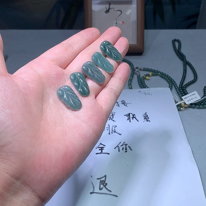 翡翠未镶嵌颈饰翡翠多样发一