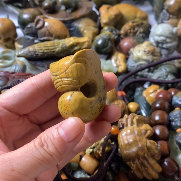 岫岩河磨玉（透闪石质玉）未镶嵌把件
