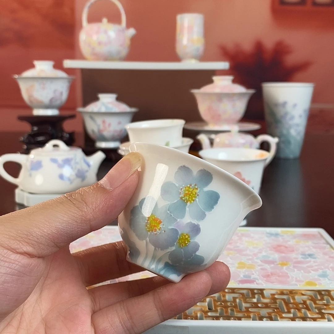 绿绒蒿釉下品茗杯