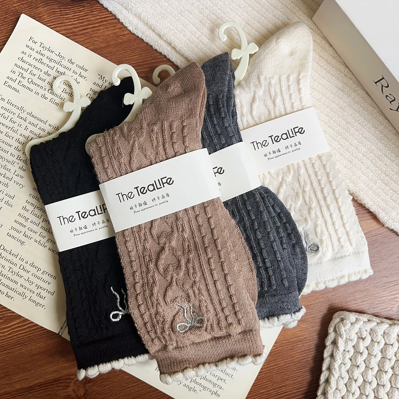 蝴蝶结花边袜子女中筒袜ins潮日系复古咖色麻花秋冬长筒袜堆堆袜