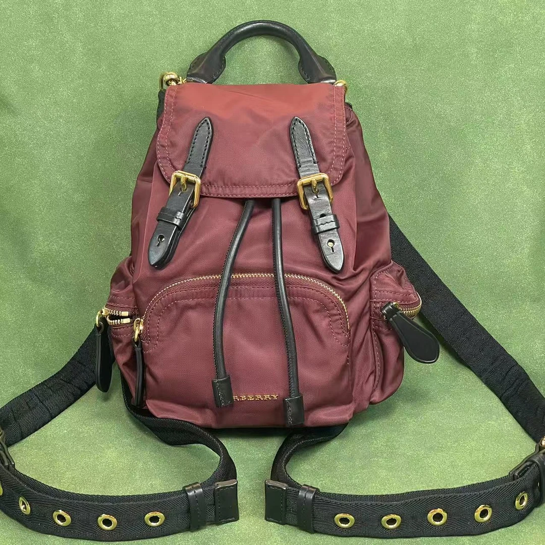 99新 BURBERRY/博柏利 XR/酒红色双肩背包