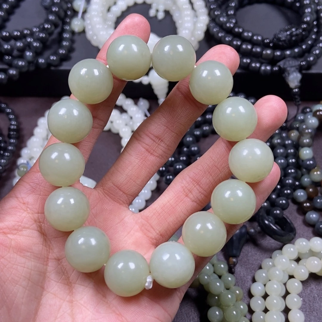 和田玉未镶嵌把件