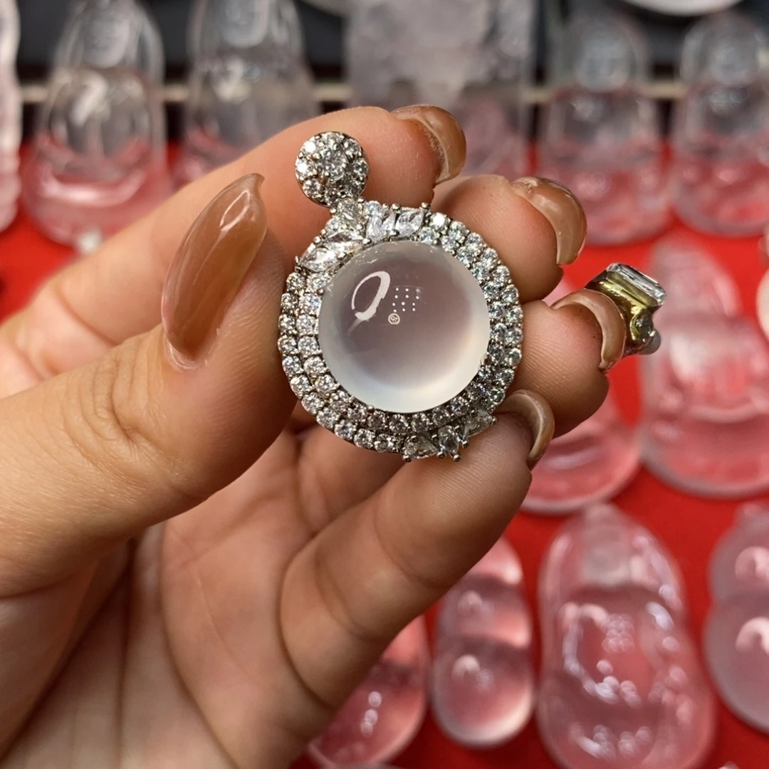 石英质玉合金吊坠赠链