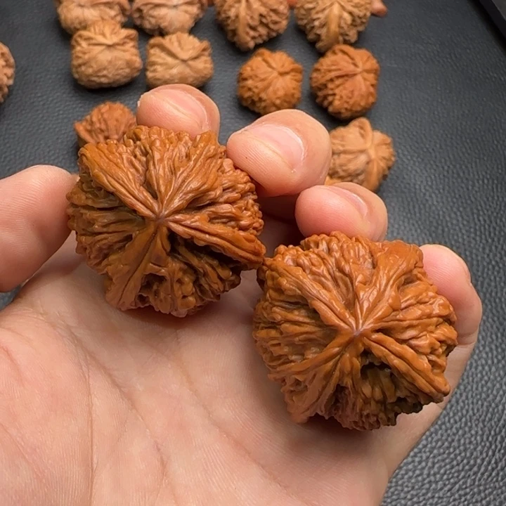 1***1文玩核桃把件南疆石狮子头四棱