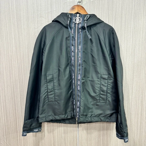 99新 BURBERRY/博柏利 巴宝莉条纹logo夹克  尺码：48
