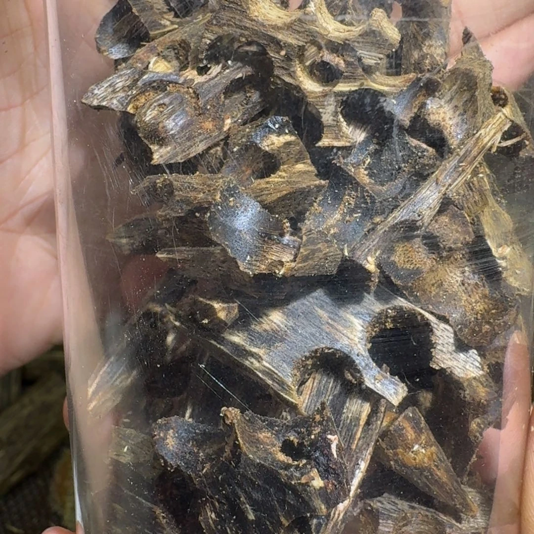 沉香沉香碎屑小****主蓝宝石块料50克精选