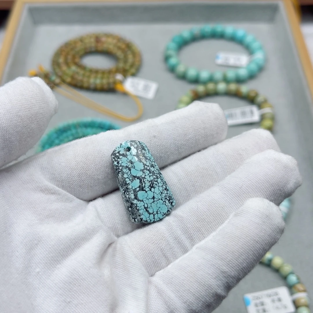 绿松石未镶嵌挂件