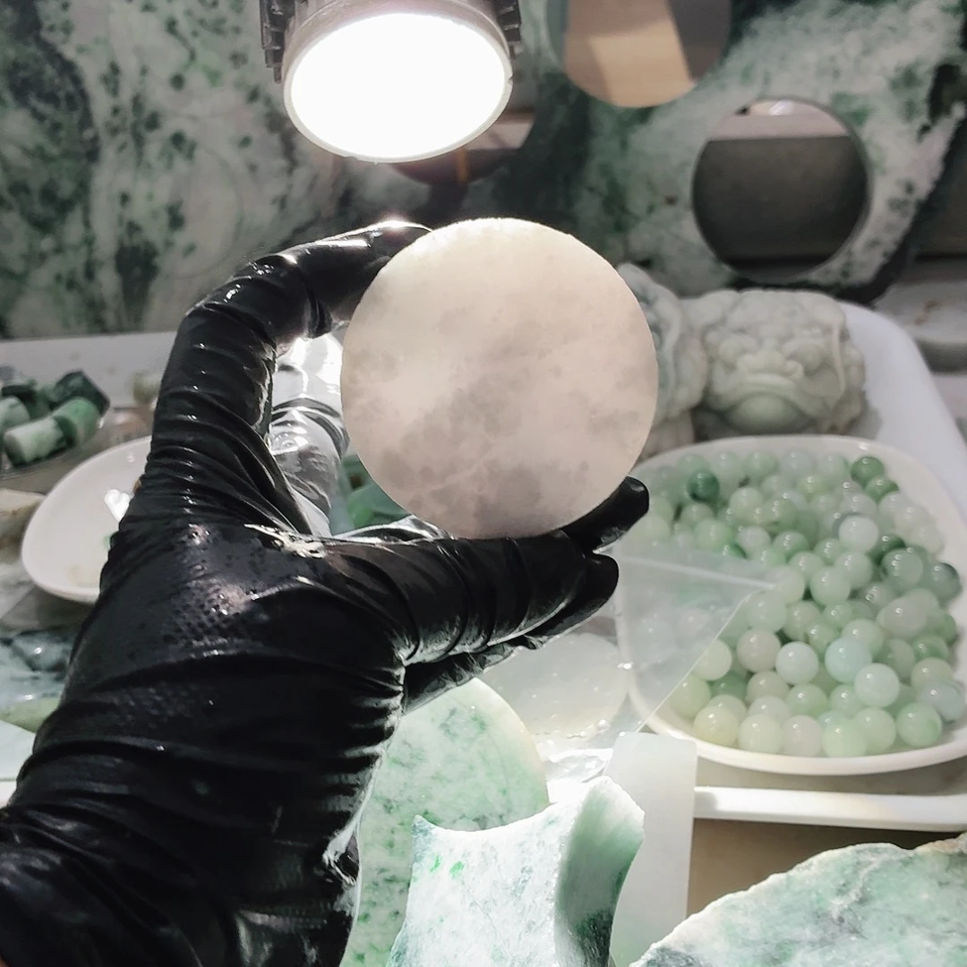 翡翠未镶嵌颈饰边角料