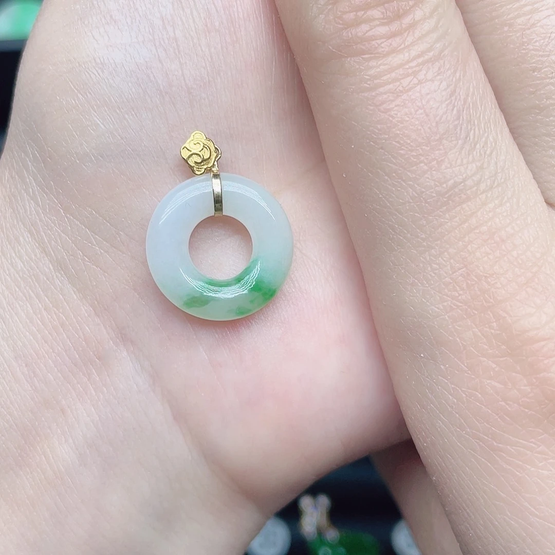 翡翠颈饰18K金镶嵌天然翡翠