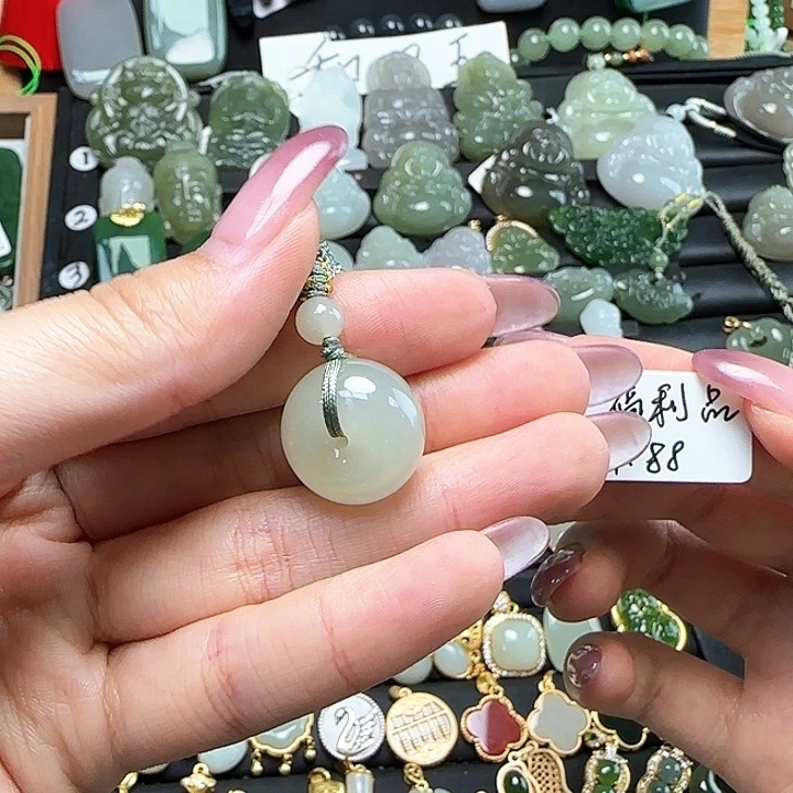 颈饰未镶嵌和田玉微瑕漏价，看好再拍