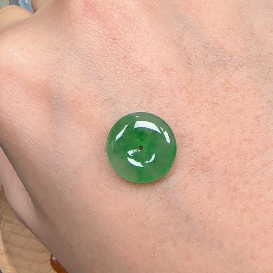 翡翠未镶嵌颈饰平安扣