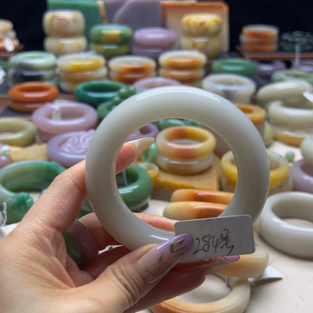 石英质玉手镯未镶嵌