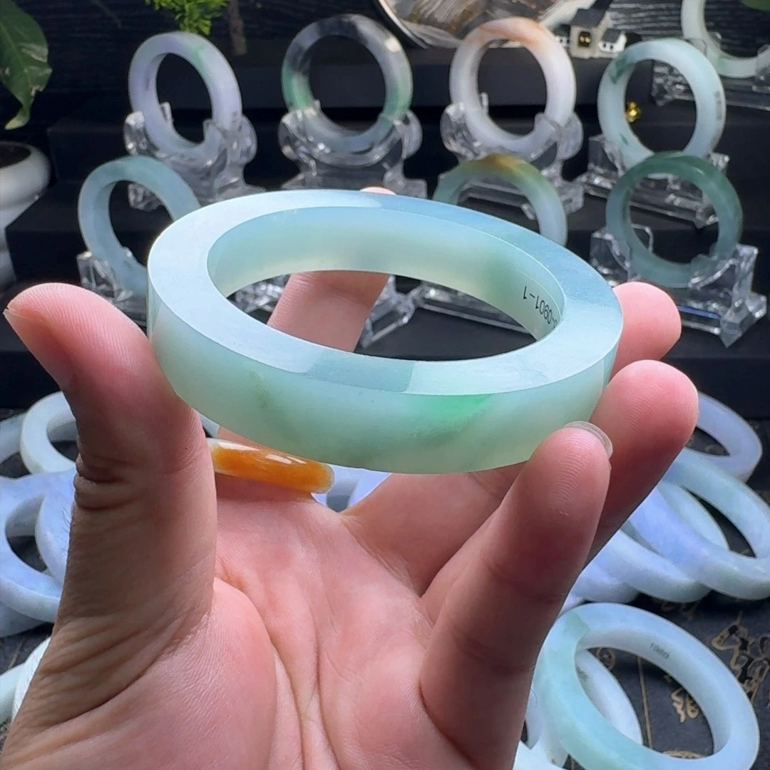 未镶嵌手镯定制翡翠佳****吕翡翠