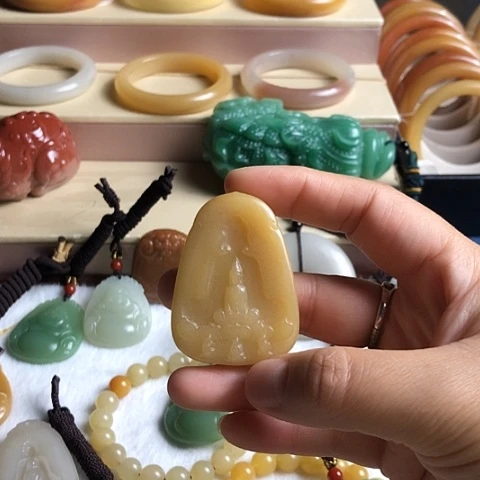 石英质玉未镶嵌颈饰