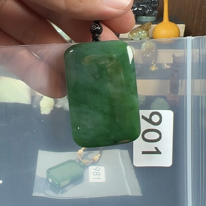 仁***君和田玉未镶嵌颈饰