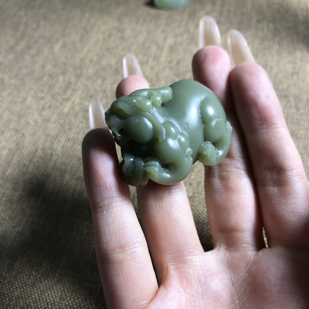 和田玉青玉貔貅吊坠