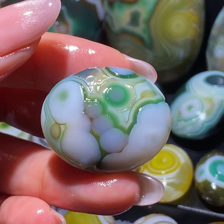 清***湾玛瑙/玉髓未镶嵌珠宝奇石