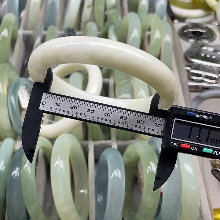 蛇纹石玉未镶嵌手镯6565