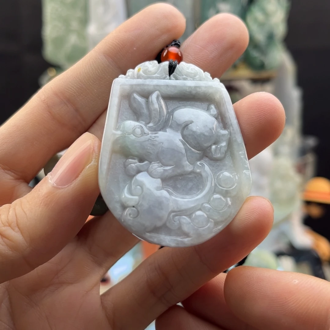 翡翠未镶嵌颈饰生肖兔