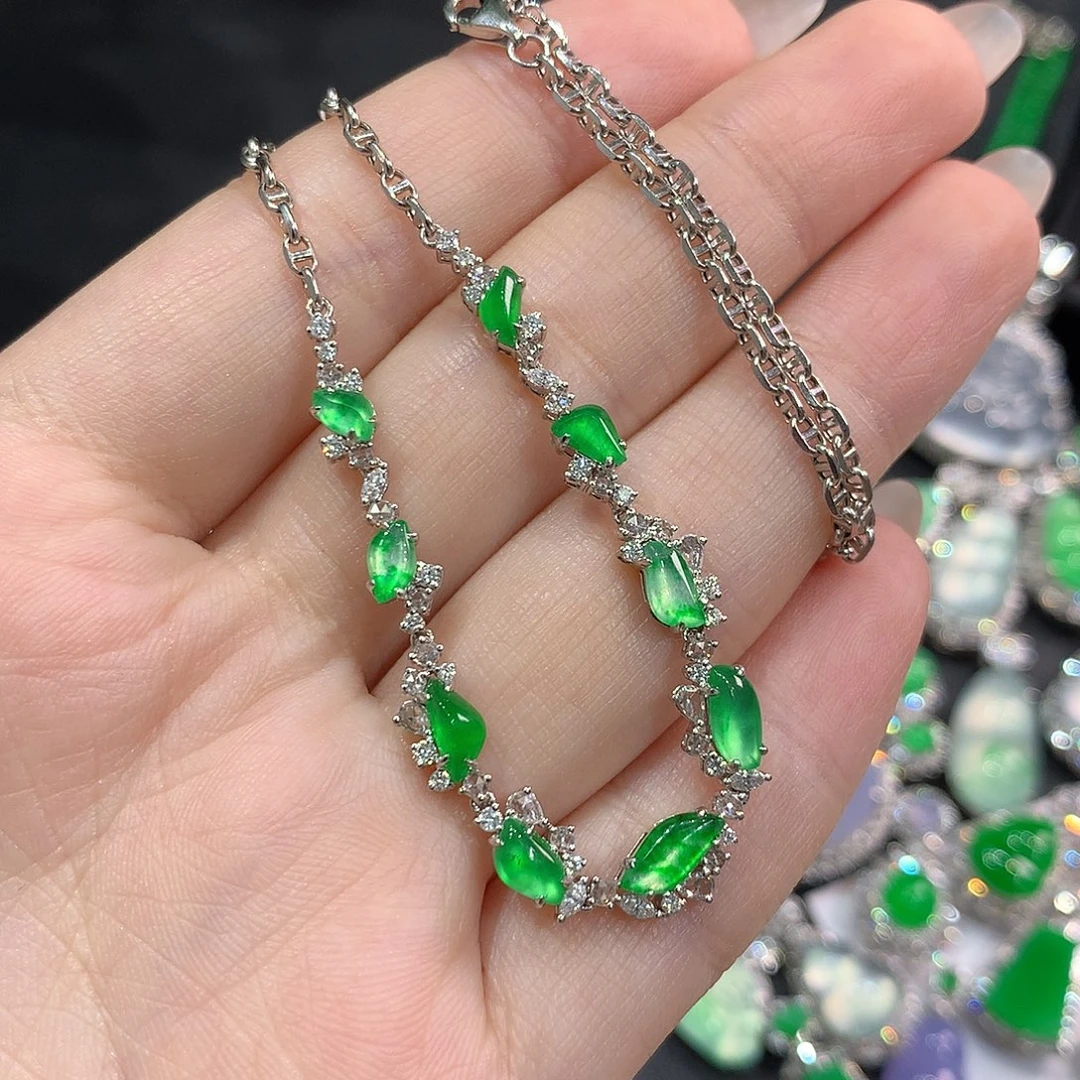 翡翠18K金镶嵌颈饰玻璃种飘艳阳绿随形套链 48小时鉴赏期