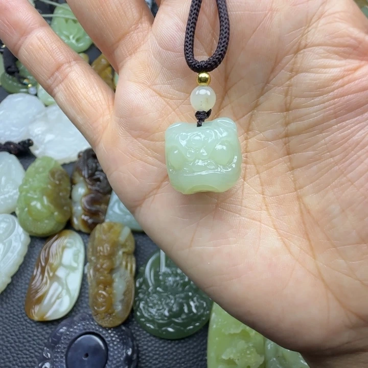 和田玉未镶嵌珠宝奇石