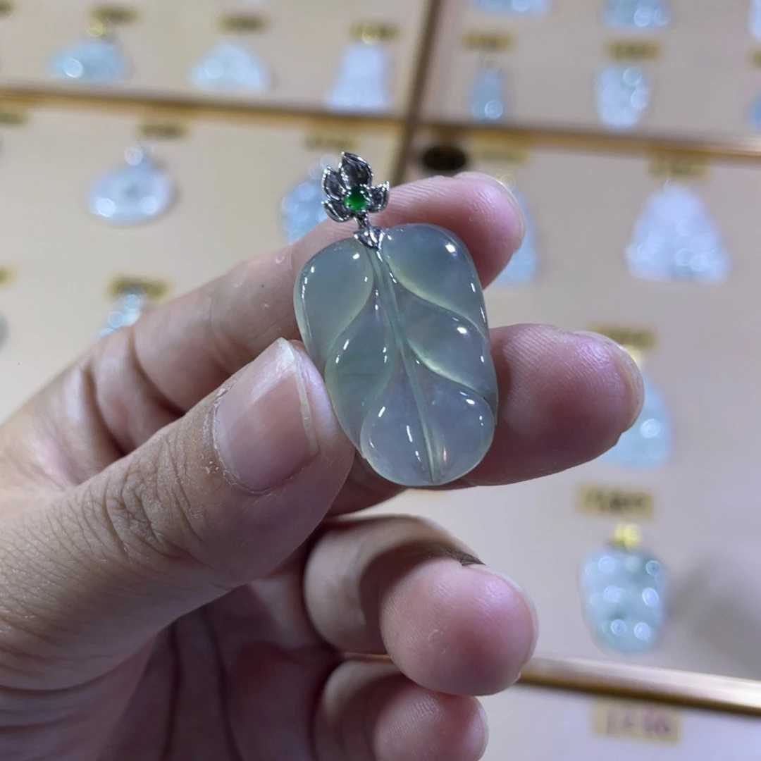 颈饰18K金镶嵌翡翠