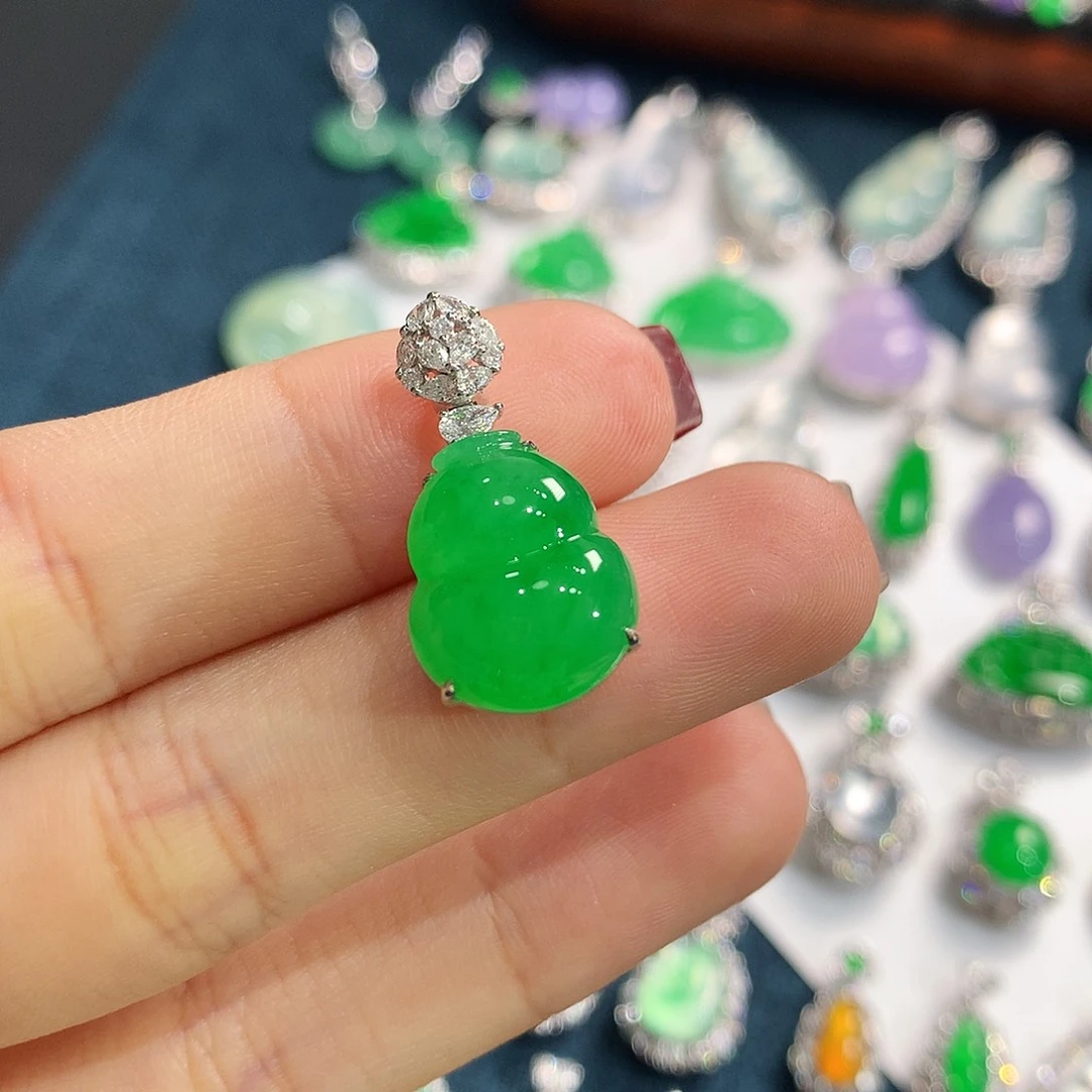 翡翠18K金镶嵌颈饰