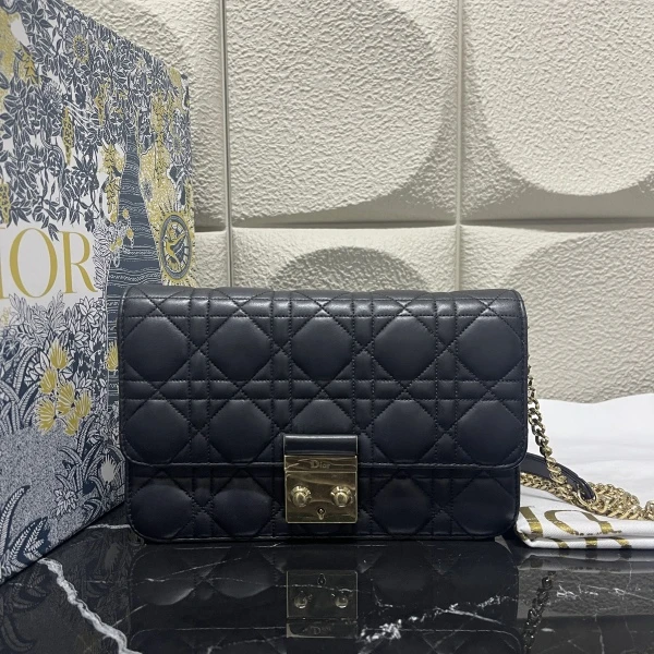 迪奥/包包/95新/市场价18000/250918zb0017