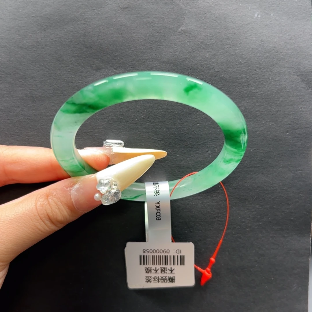 未镶嵌手镯石英质玉56.8 桃桃