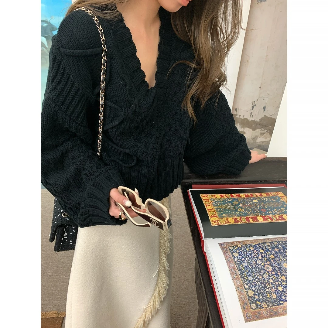 Gakee【昼夜序曲】秋冬黑色圆领套头短款时尚设计感毛衣M39145GK54.