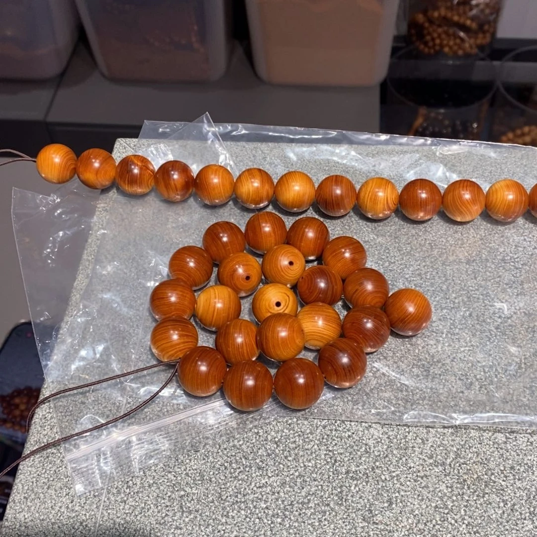 邱***邱柏木（崖柏）1.8黑油手持