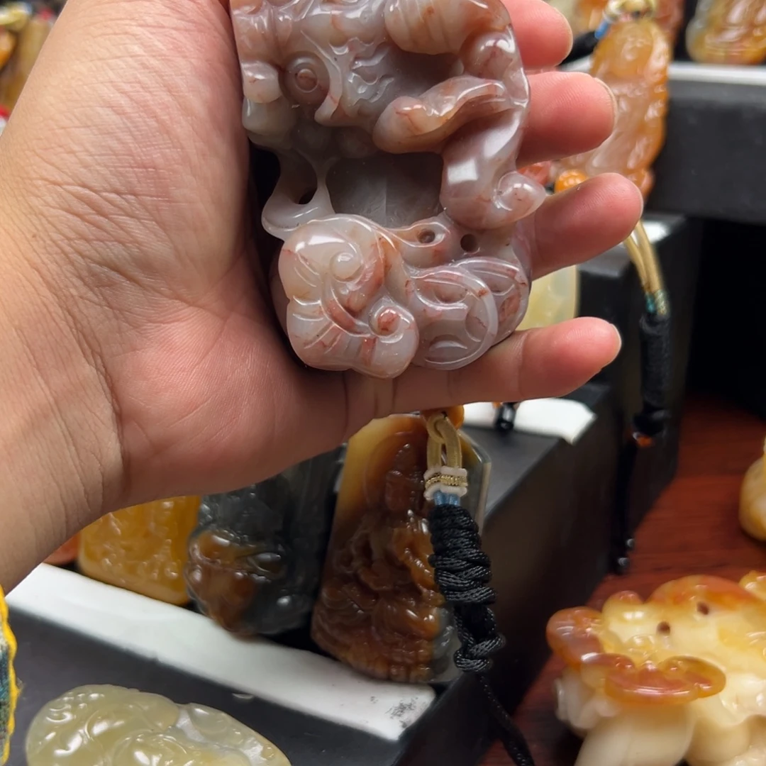 未镶嵌石英质玉（黄龙玉）黄龙玉