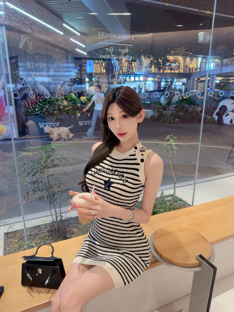 现货Vk「五角形*刺绣」背心针织连衣裙收腰性感女春季日常纯欲