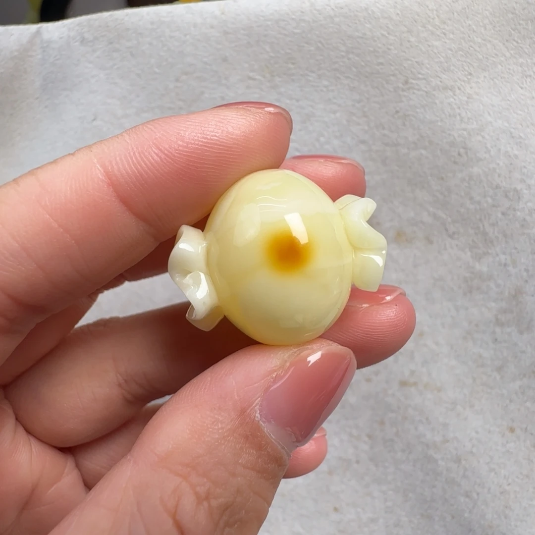 蜜蜡未镶嵌珠宝奇石