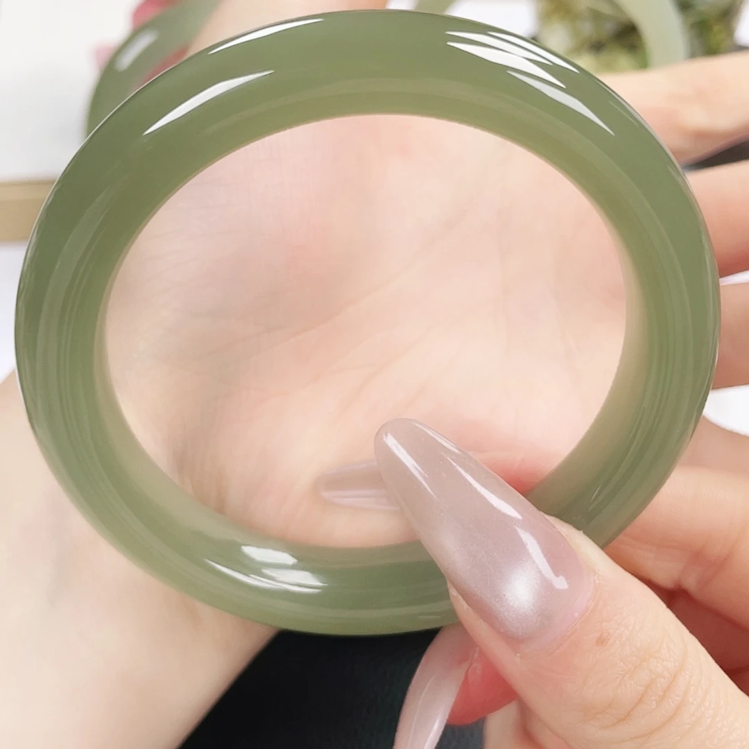 和田玉未镶嵌手镯