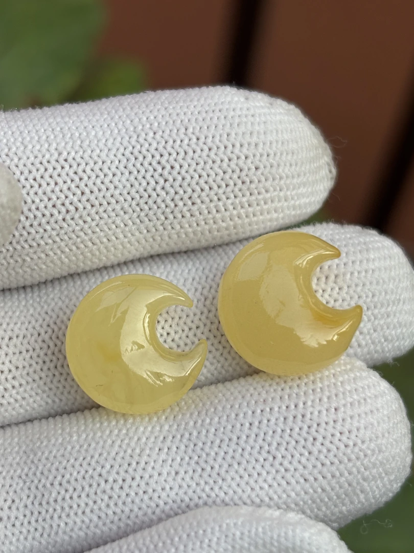 5467天然蜜蜡琥珀月亮配饰15x6mm