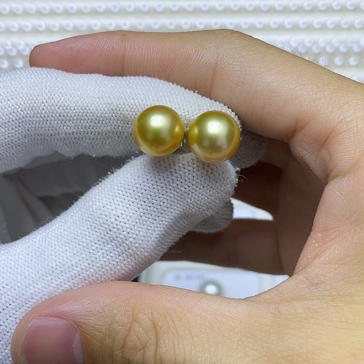 向***发18K金镶嵌耳饰海水珍珠